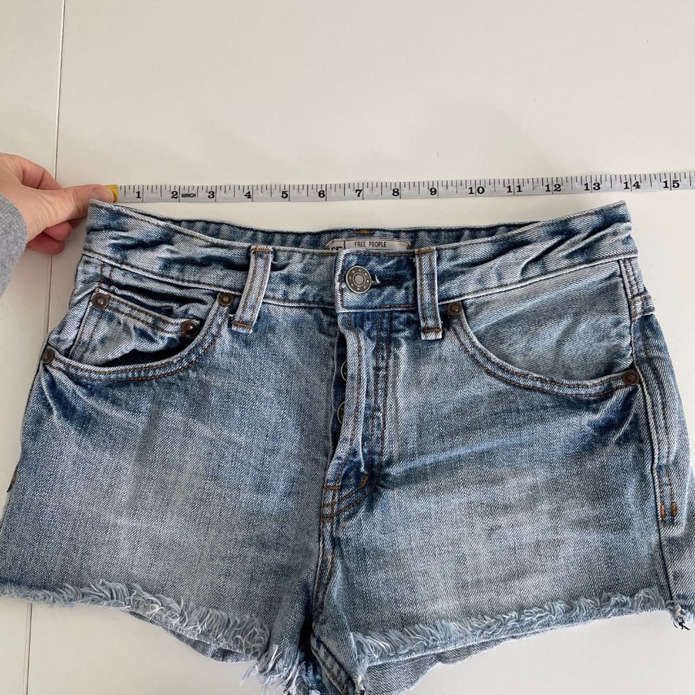 Free People Distressed Rigid 100% Cotton Raw Hem Denim Shorts 2" - Picture 4 of 10